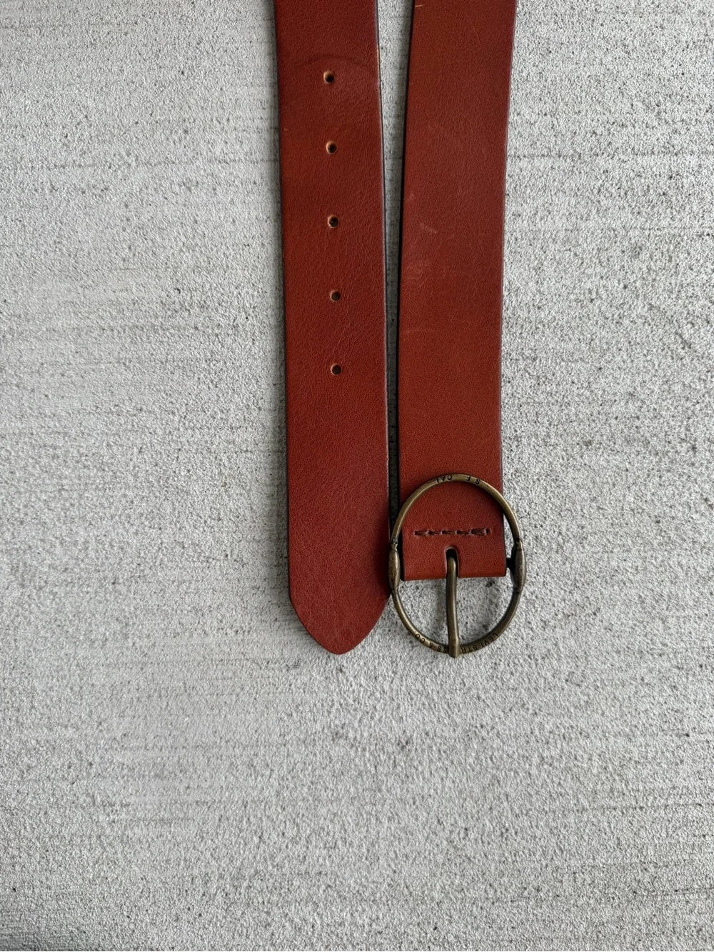 Levi’s Full Grain Leather Belt Size 40 Brown Oval Brass Buckle Made in Mexico 47